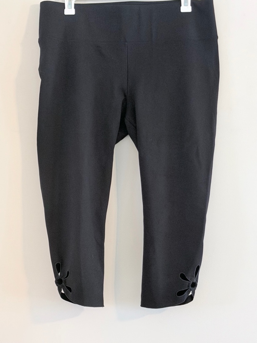Luxe Slims Crop Pantacourt Black Capri Leggings with Hem Cutout Details Size XL